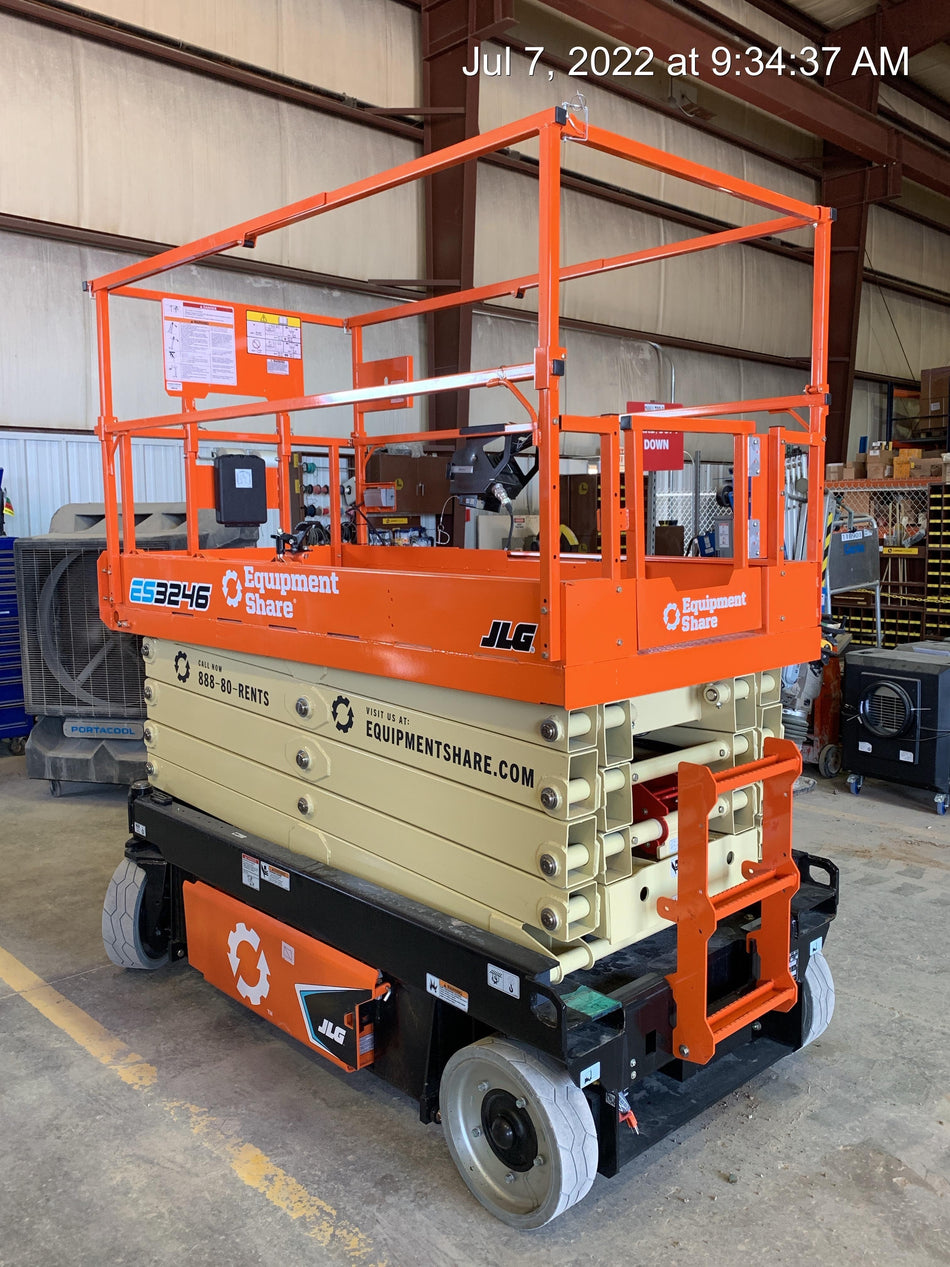 2022 JLG ES3246