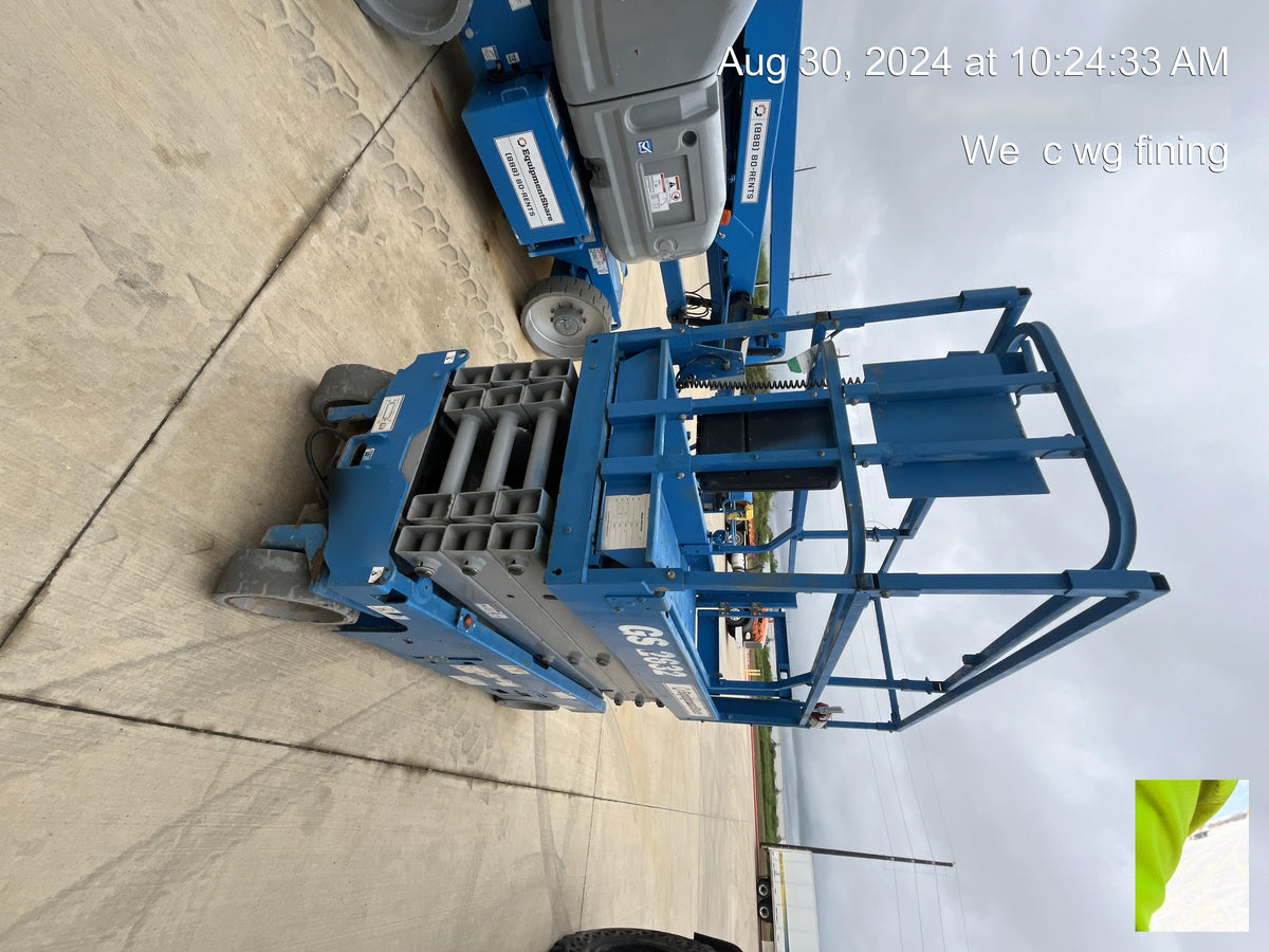 2019 Genie GS-2632 Folding rails with half height swing gate