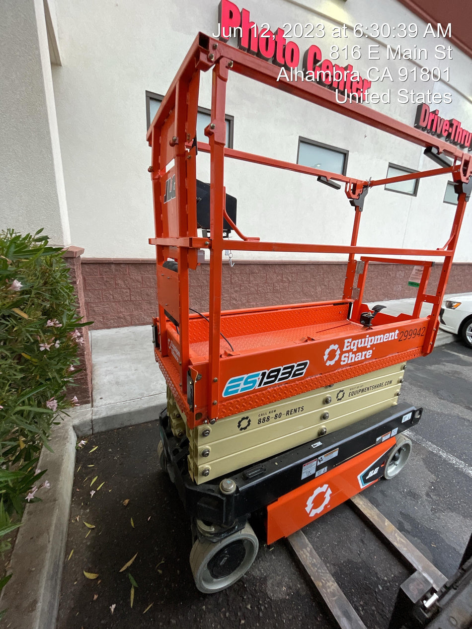 2023 JLG ES1932