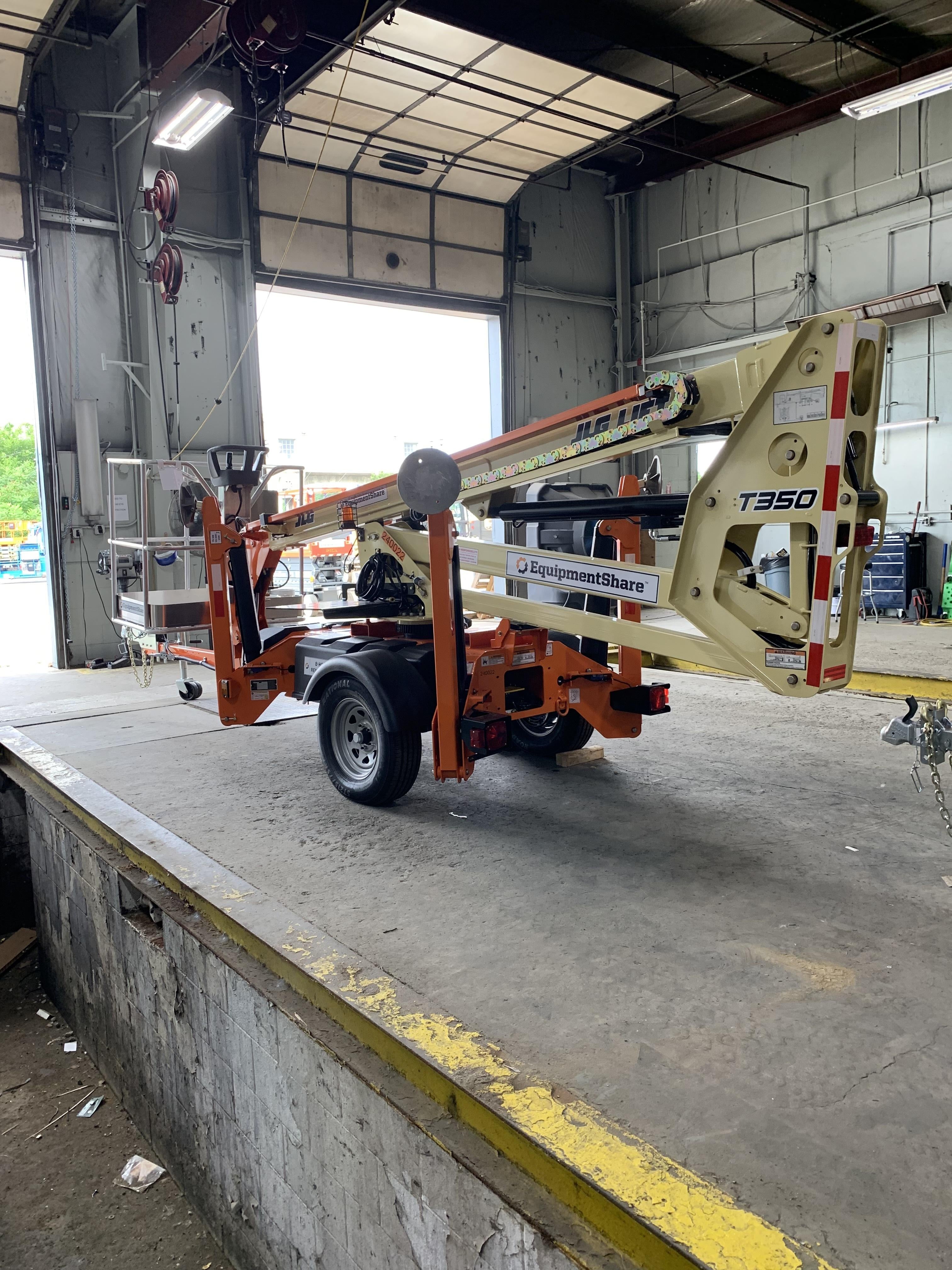 2022 JLG T350