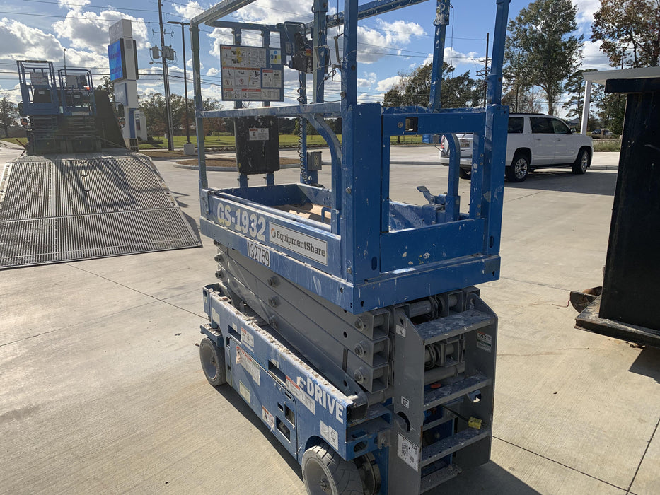 2019 Genie GS-1930 Fixed Rails with Chain Entry