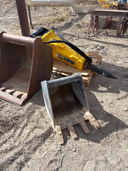 2025 TAKEUCHI 18" HD Bucket - Takeuchi