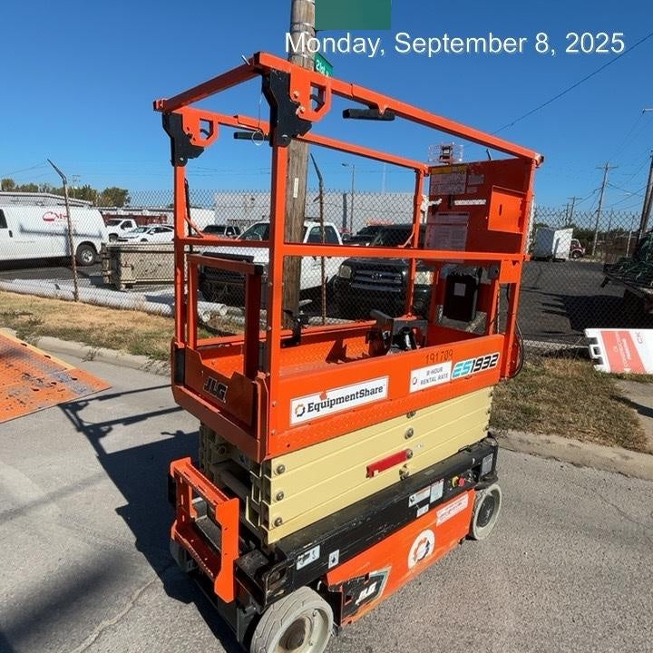 2021 JLG ES1932