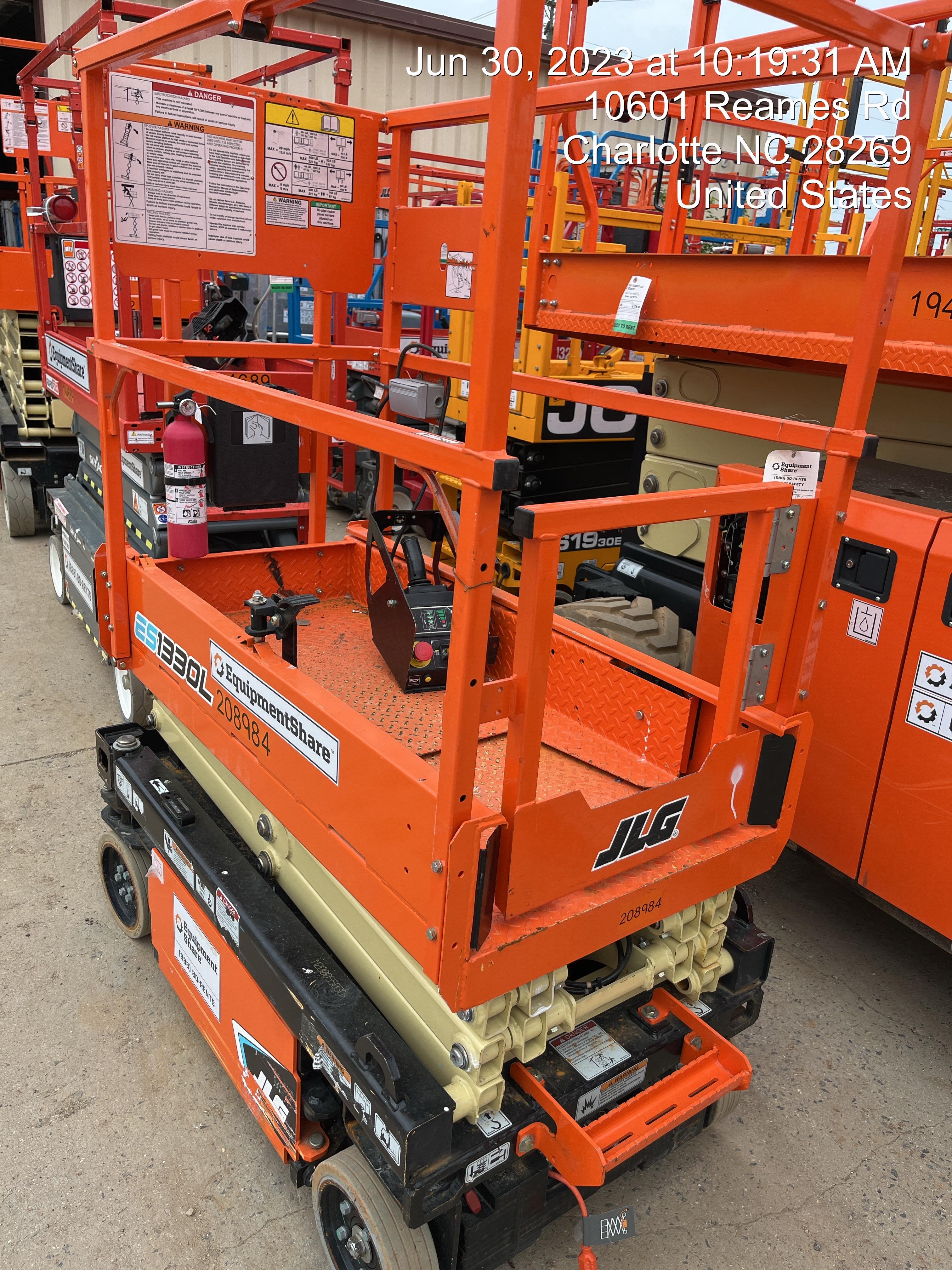 2022 JLG ES1330L