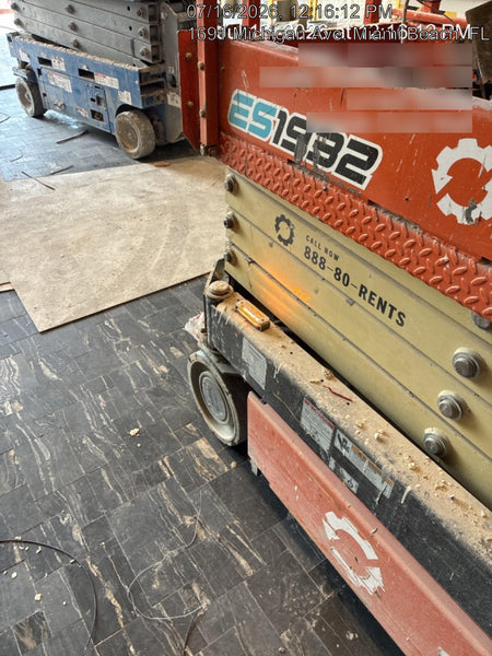 2023 JLG ES1932