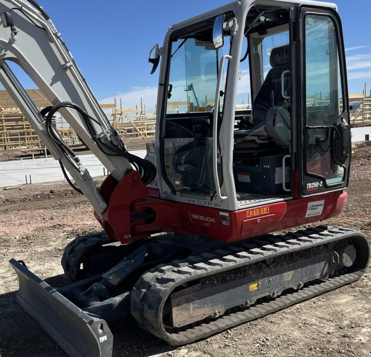 2024 TAKEUCHI TB250-2CR