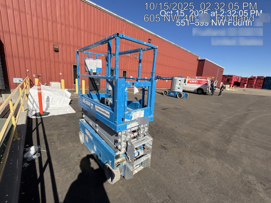 2020 Genie GS-1930 Solid Non Marking Tires, Beacon, Folding rails with half height swing gate, 800W Inverter