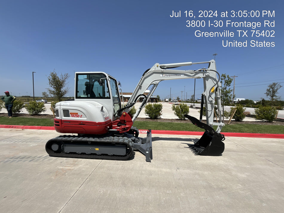 2024 TAKEUCHI TB250-2CR