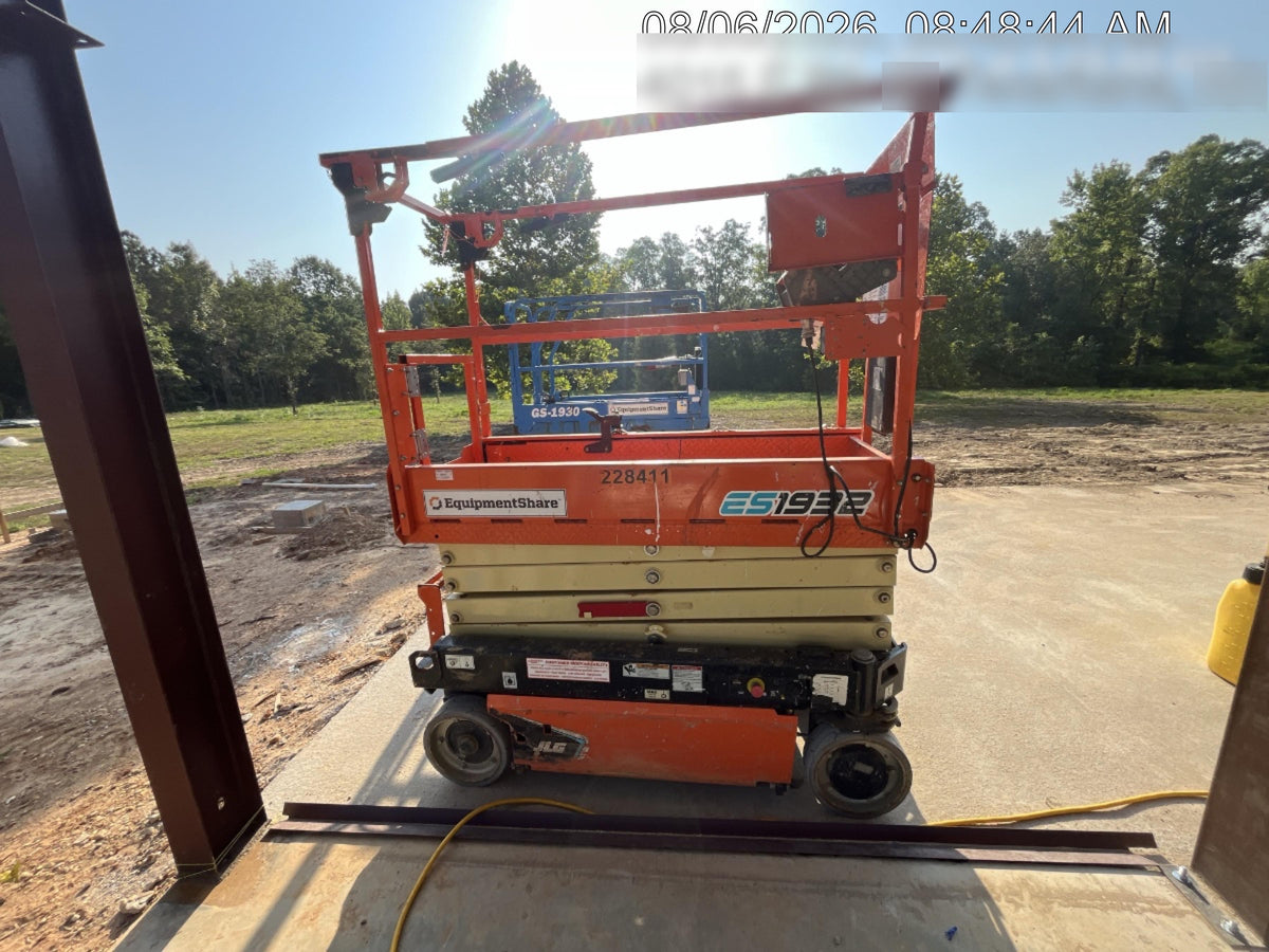 2022 JLG ES1932