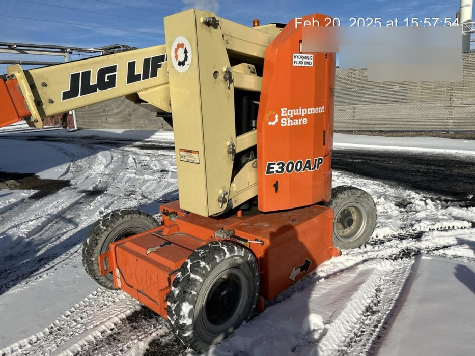 2019 JLG E300AJP