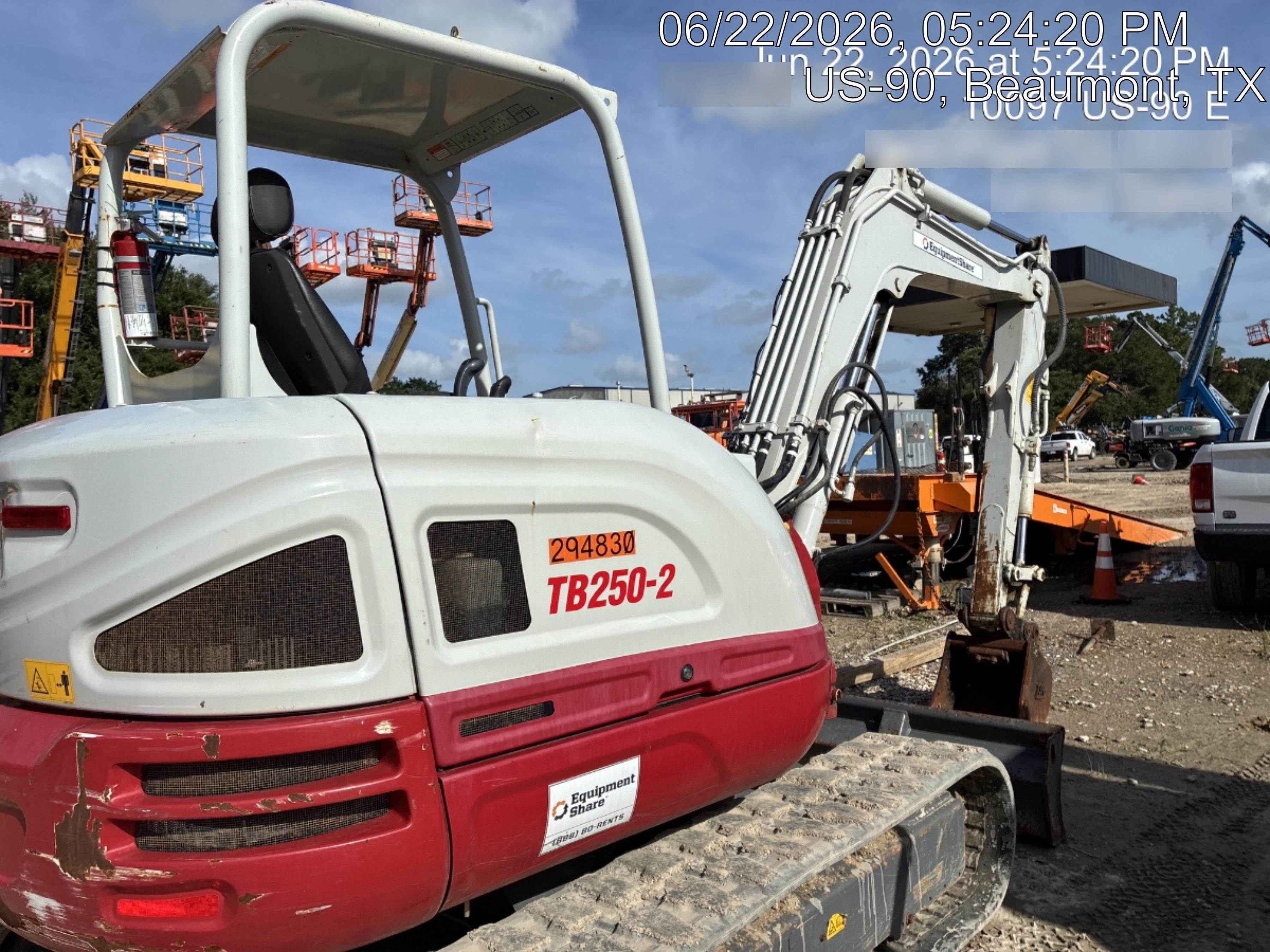 2023 TAKEUCHI TB250-2R