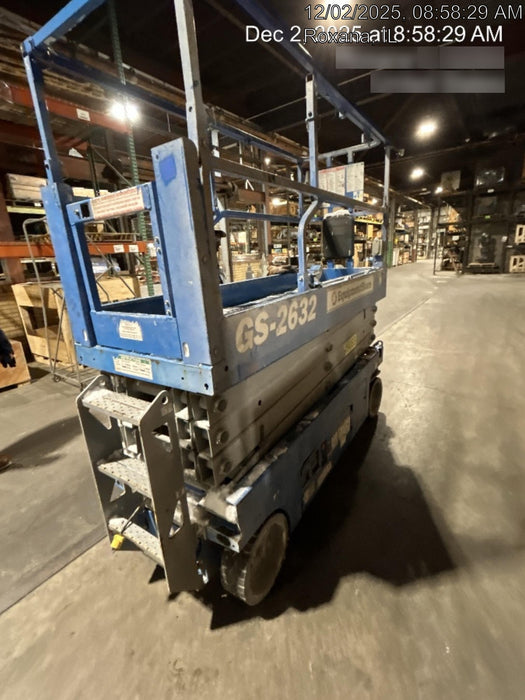 2019 Genie GS-2632 Folding rails with half height swing gate