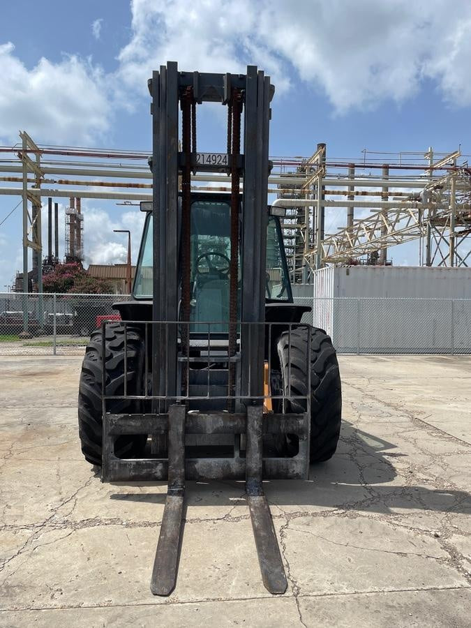 2022 CASE 588H
