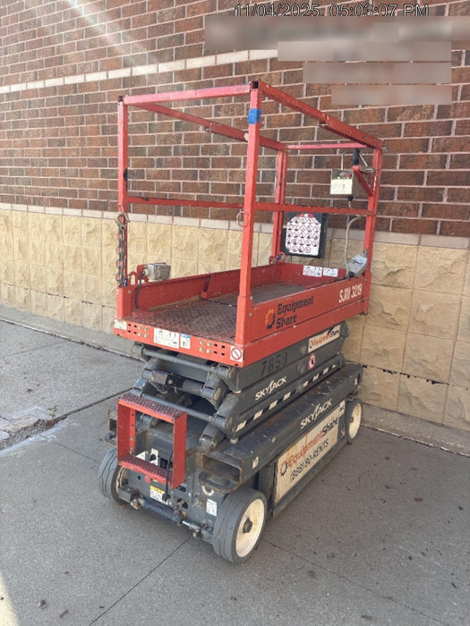 2018 Skyjack SJIII-3219 Skyjack SJIII3219 Scissor Lift w/Trojan Batteries