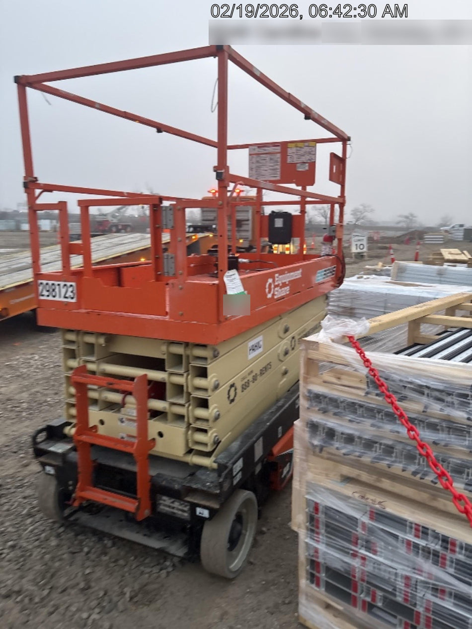 2023 JLG ES3246