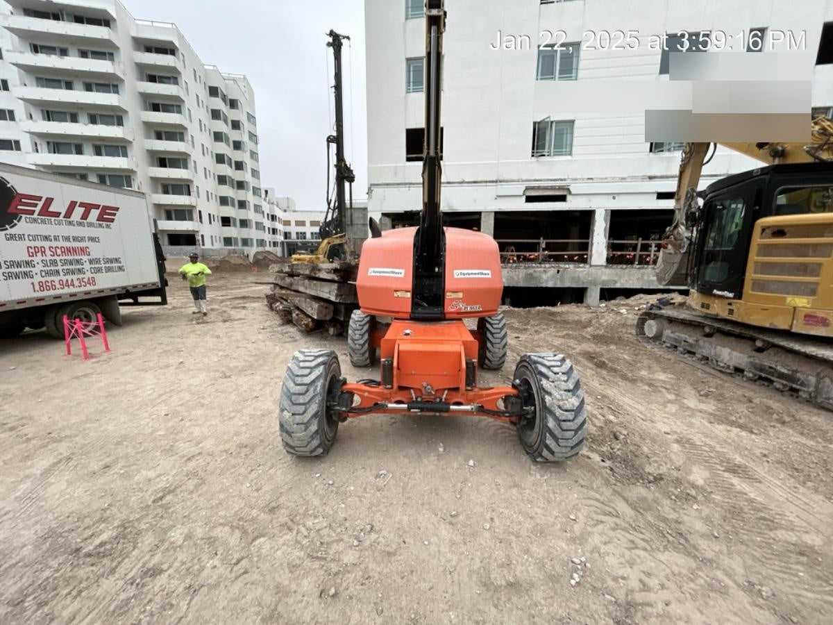 2021 JLG 400S