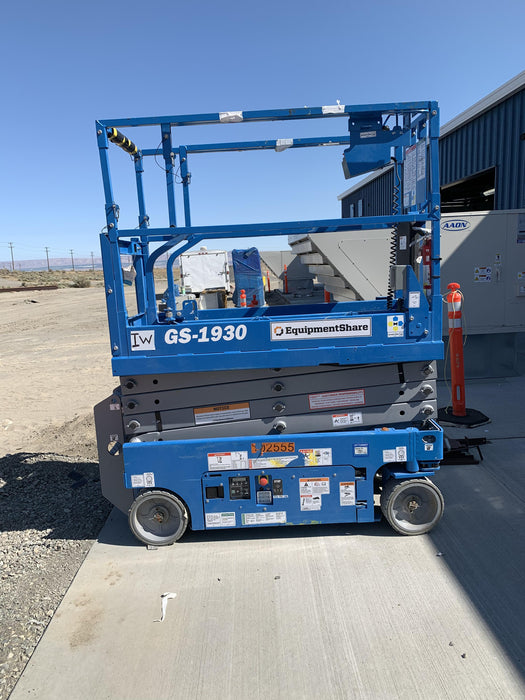 2020 Genie GS-1930 Solid Non Marking Tires, Beacon, Folding rails with half height swing gate, 800W Inverter