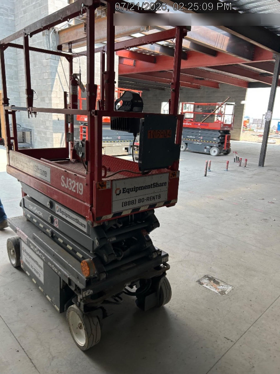 2020 Skyjack SJIII-3219 Solid NM Tires, Half height spring hinged entry gate, Dual Beacons, 800W Inverter