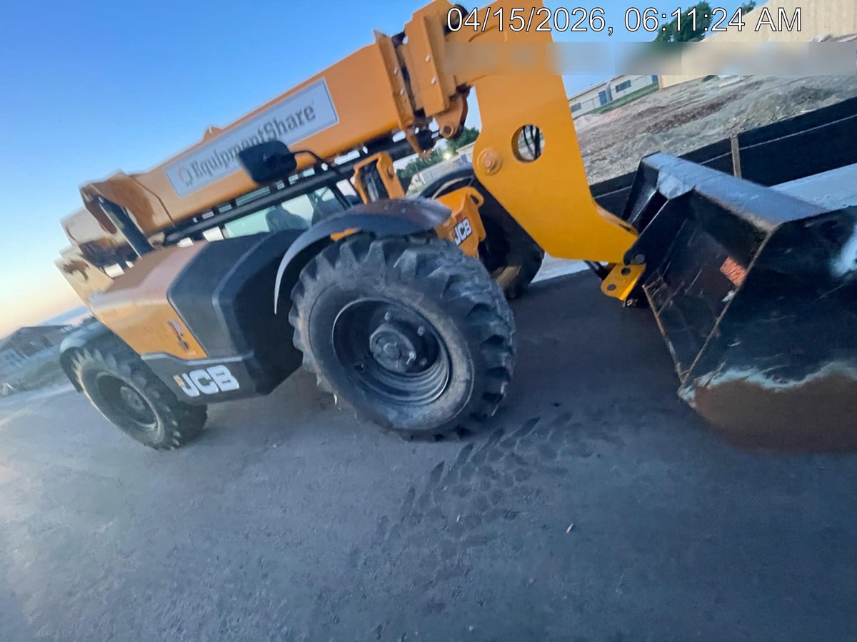 2022 JLG 1001100823