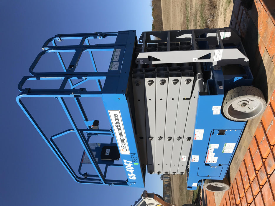 2019 Genie GS-4047 Folding rails with half height swing gate