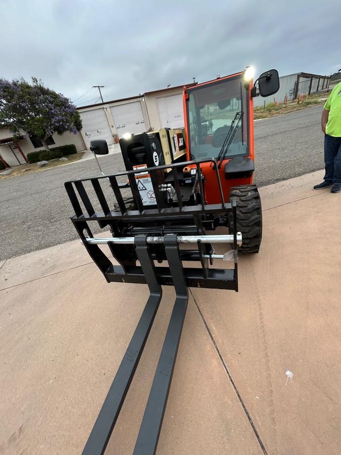 2025 JLG 519