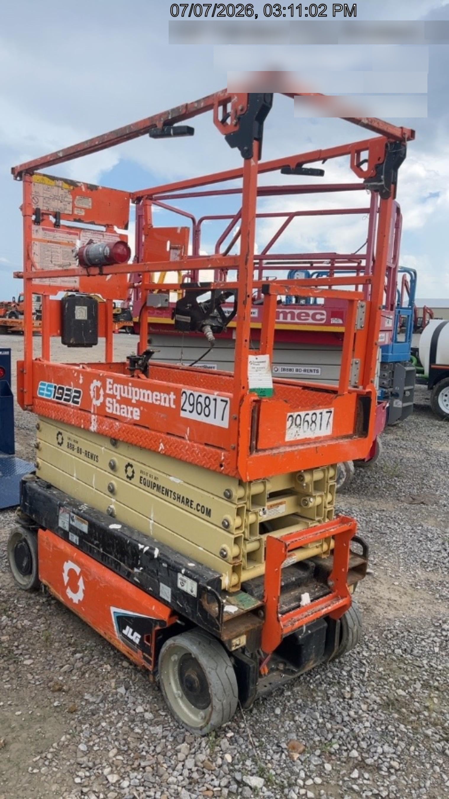 2023 JLG ES1932