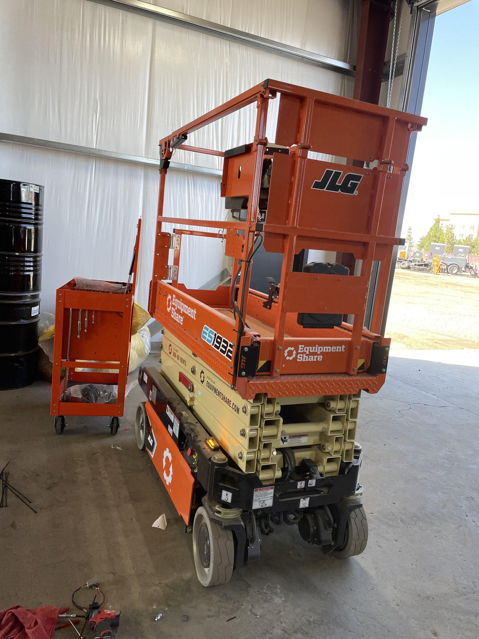 2022 JLG ES1932