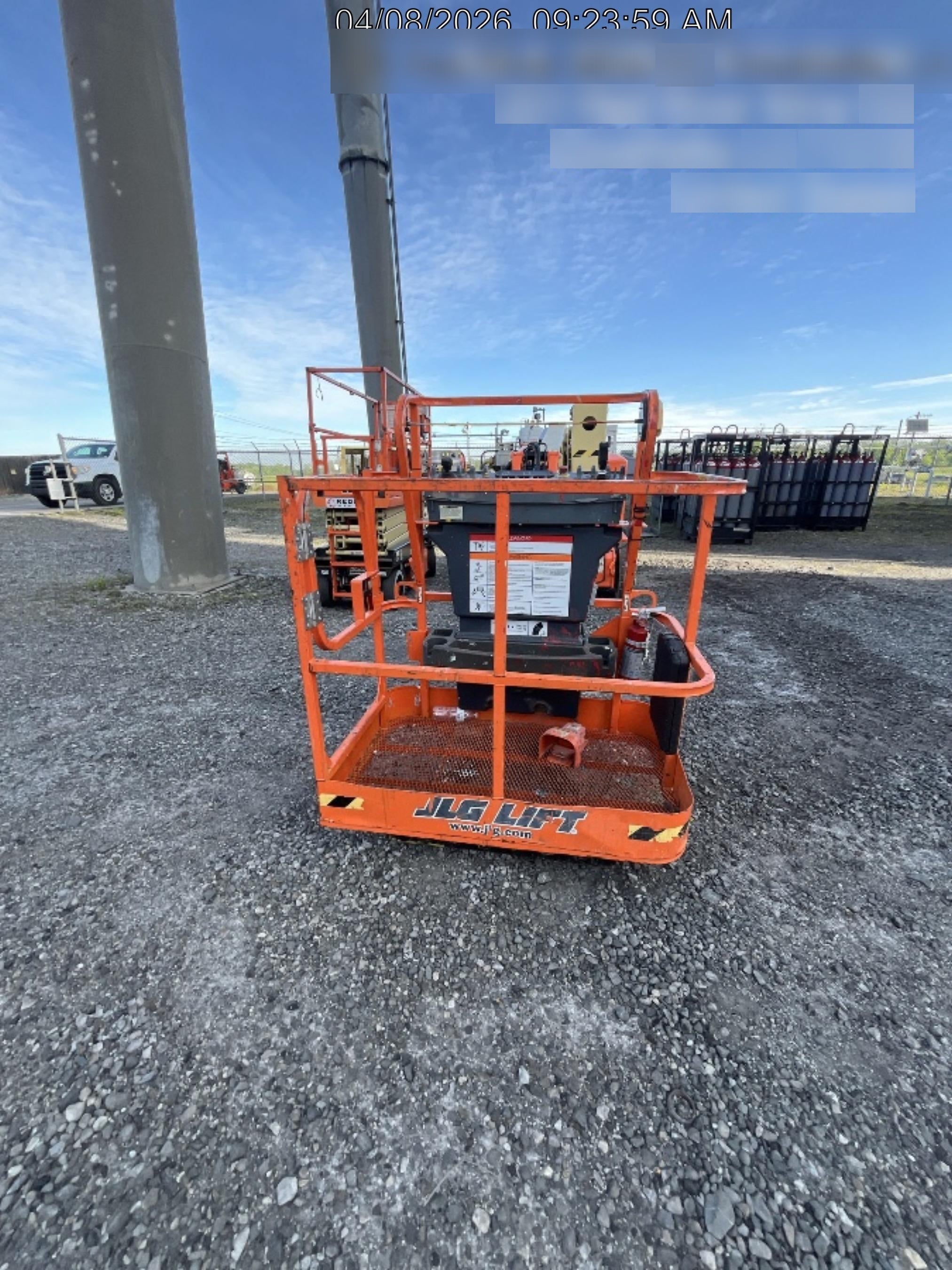 2021 JLG E400AJP Narrow