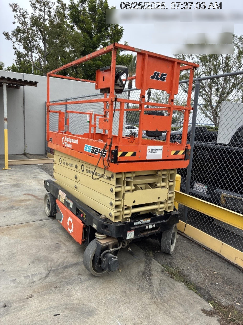2022 JLG ES3246