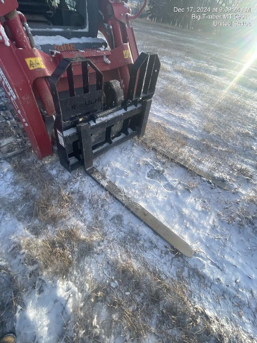 2022 TAKEUCHI 48" Pallet Forks - Takeuchi