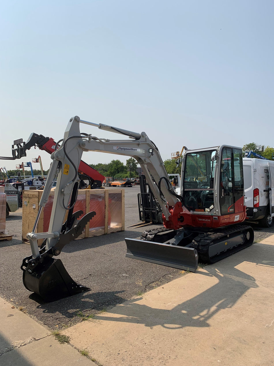 2022 TAKEUCHI TB250-2CR