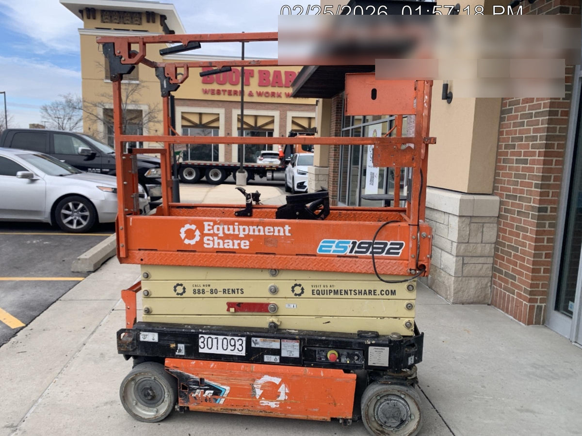 2023 JLG ES1932