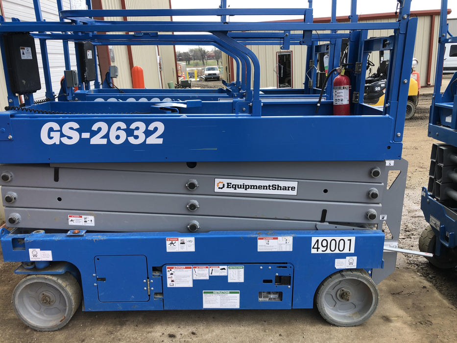 2019 Genie GS-2632 Folding rails with half height swing gate