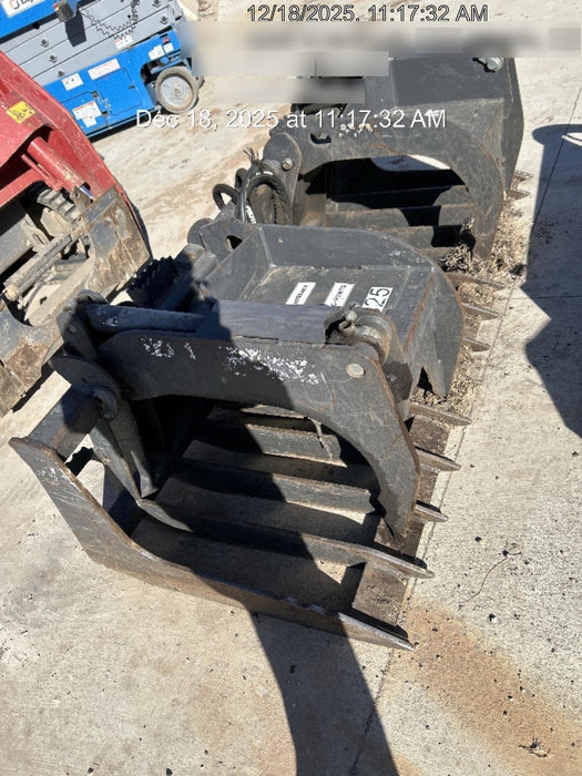 2015 CASE Grapple Bucket Skid Steer - Case