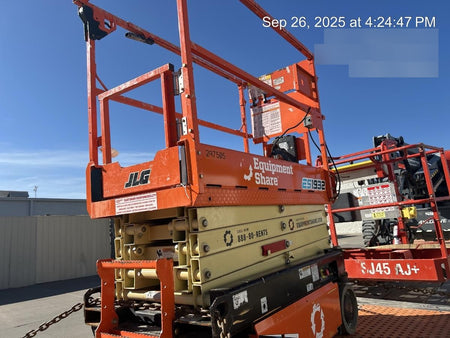 2023 JLG ES1932