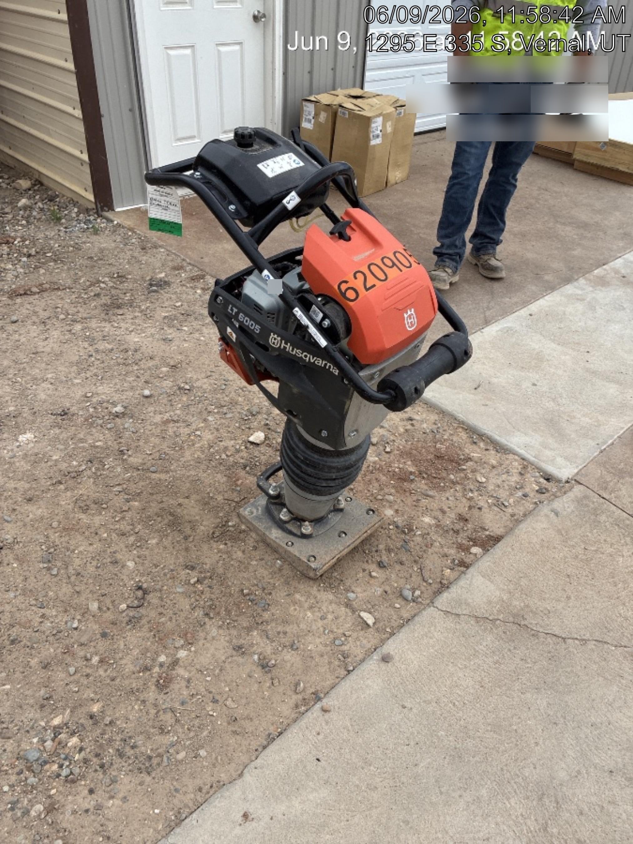 2025 HUSQVARNA LT6005