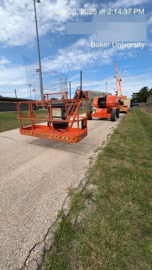 2022 JLG 660SJ
