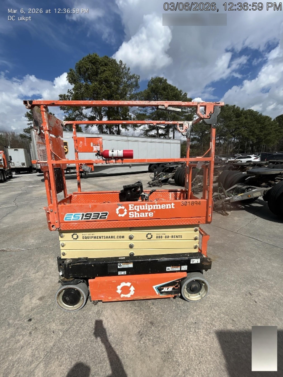 2023 JLG ES1932