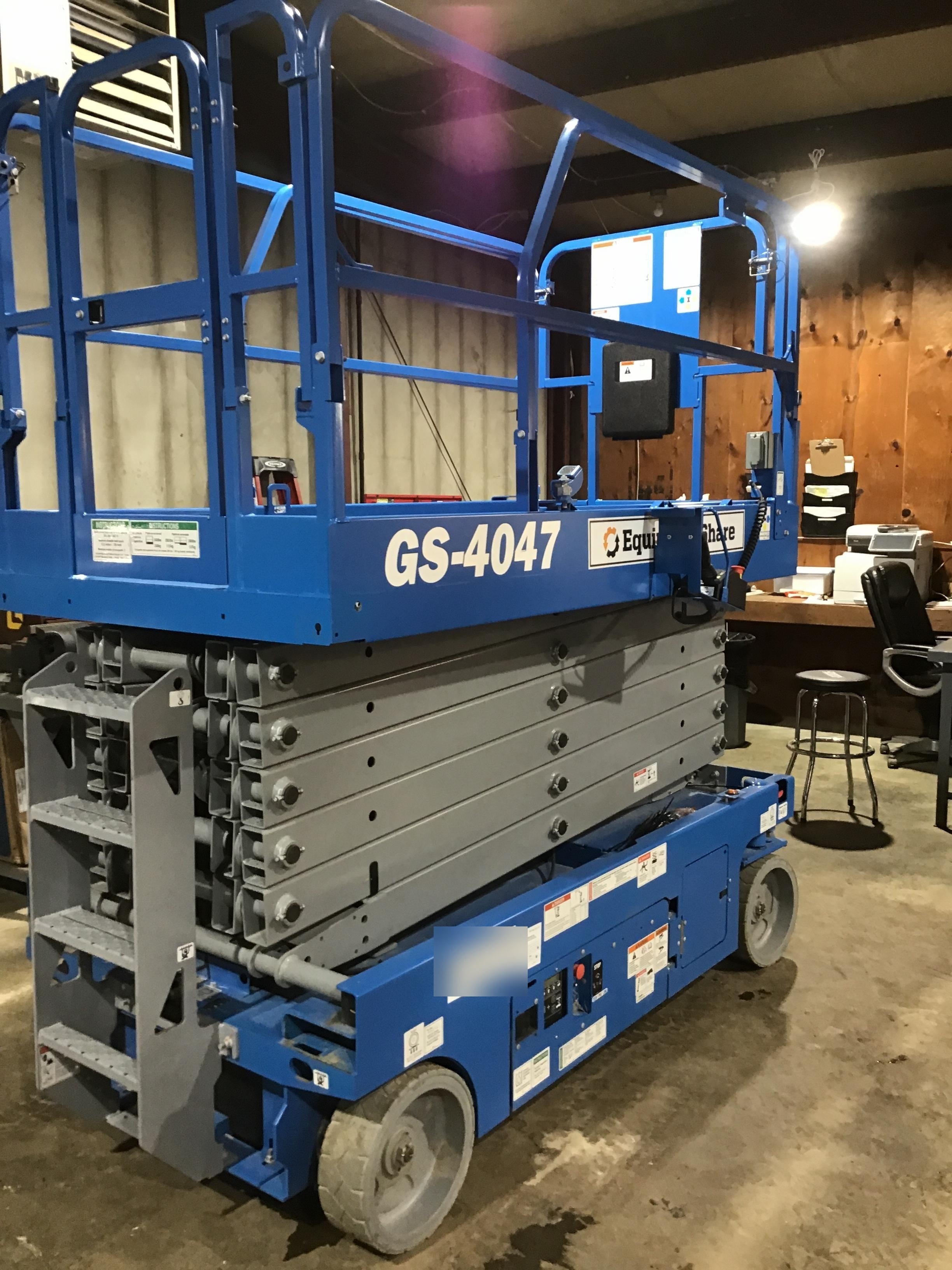 2019 Genie GS-4047 Folding rails with half height swing gate