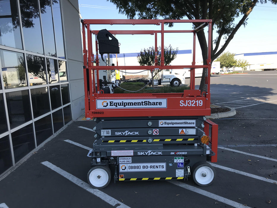 2020 Skyjack SJIII-3219 Solid NM Tires, Half height spring hinged entry gate, Dual Beacons, 800W Inverter