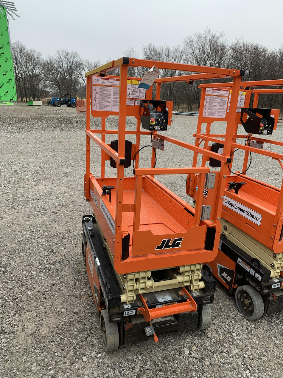2021 JLG ES1330L