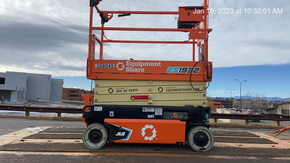 2022 JLG ES1932