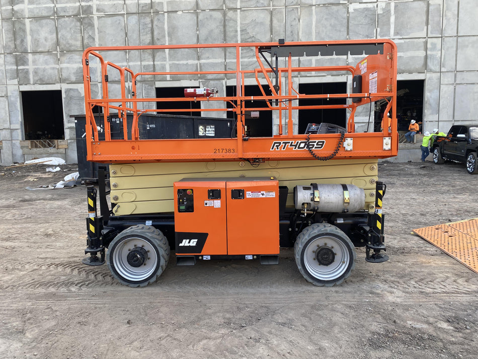 2022 JLG RT4069