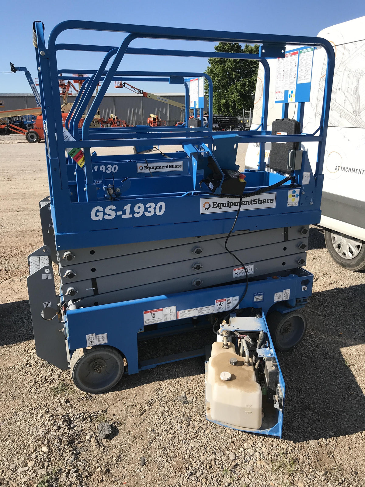 2020 Genie GS-1930 Fixed rails with chain entry gate - Pre A92.20