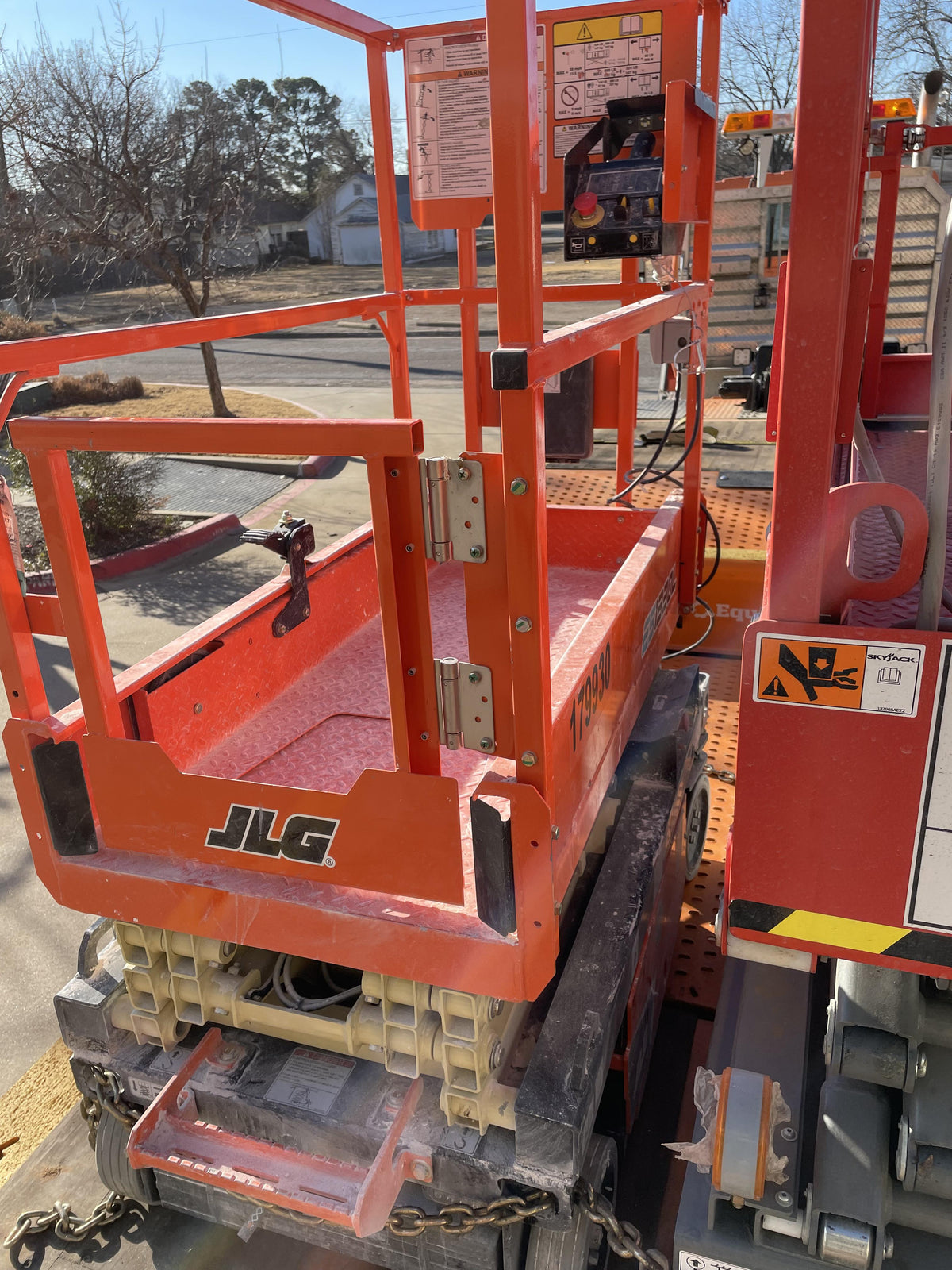 2021 JLG ES1330L