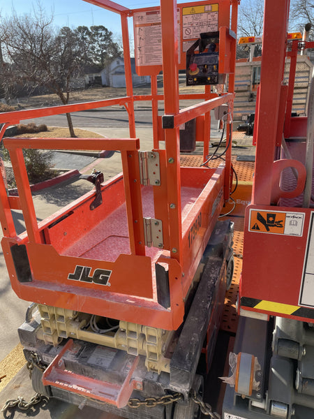 2021 JLG ES1330L