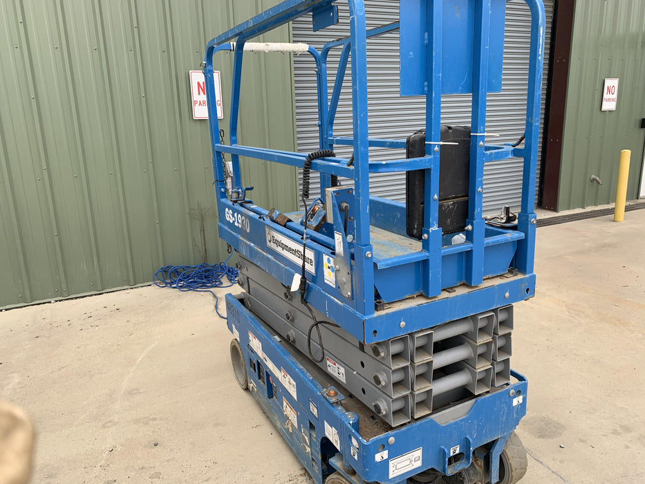 2019 Genie GS-1930 Fixed Rails with Chain Entry