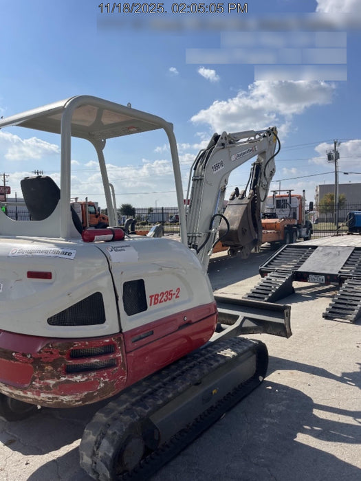 2021 TAKEUCHI TB235-2R