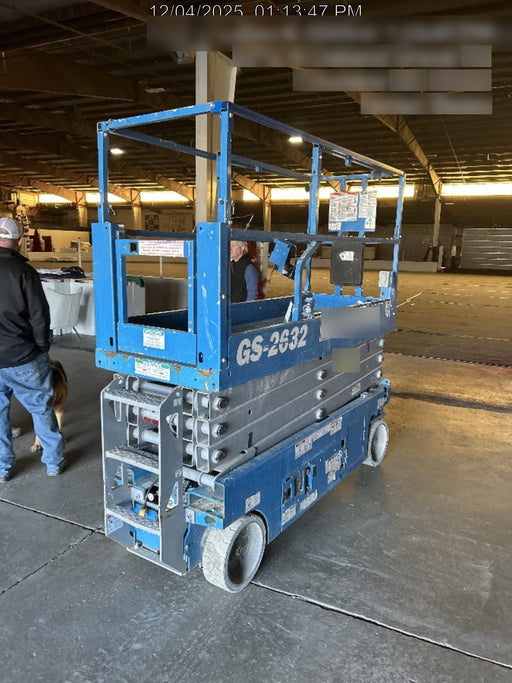 2019 Genie GS-2632 Folding rails with half height swing gate