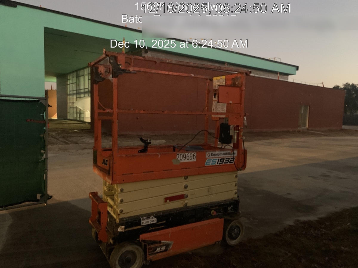 2022 JLG ES1932